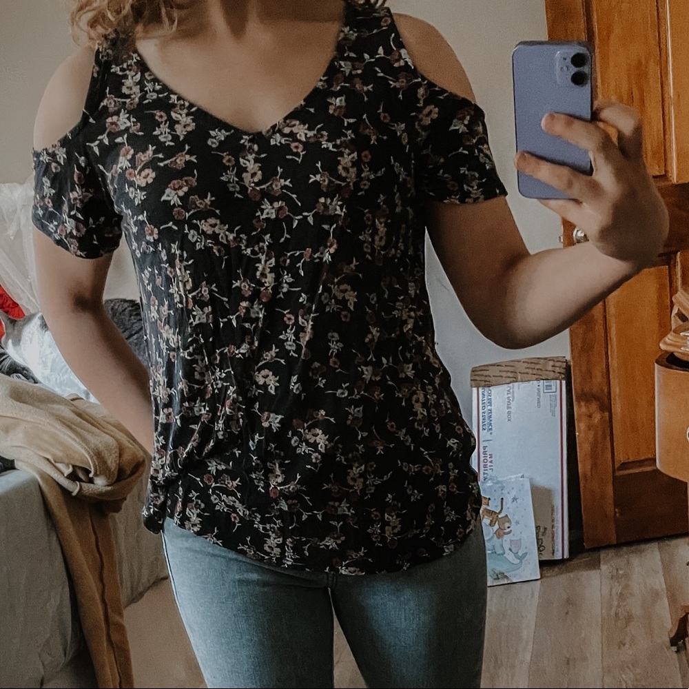 Open Shoulder Floral Top